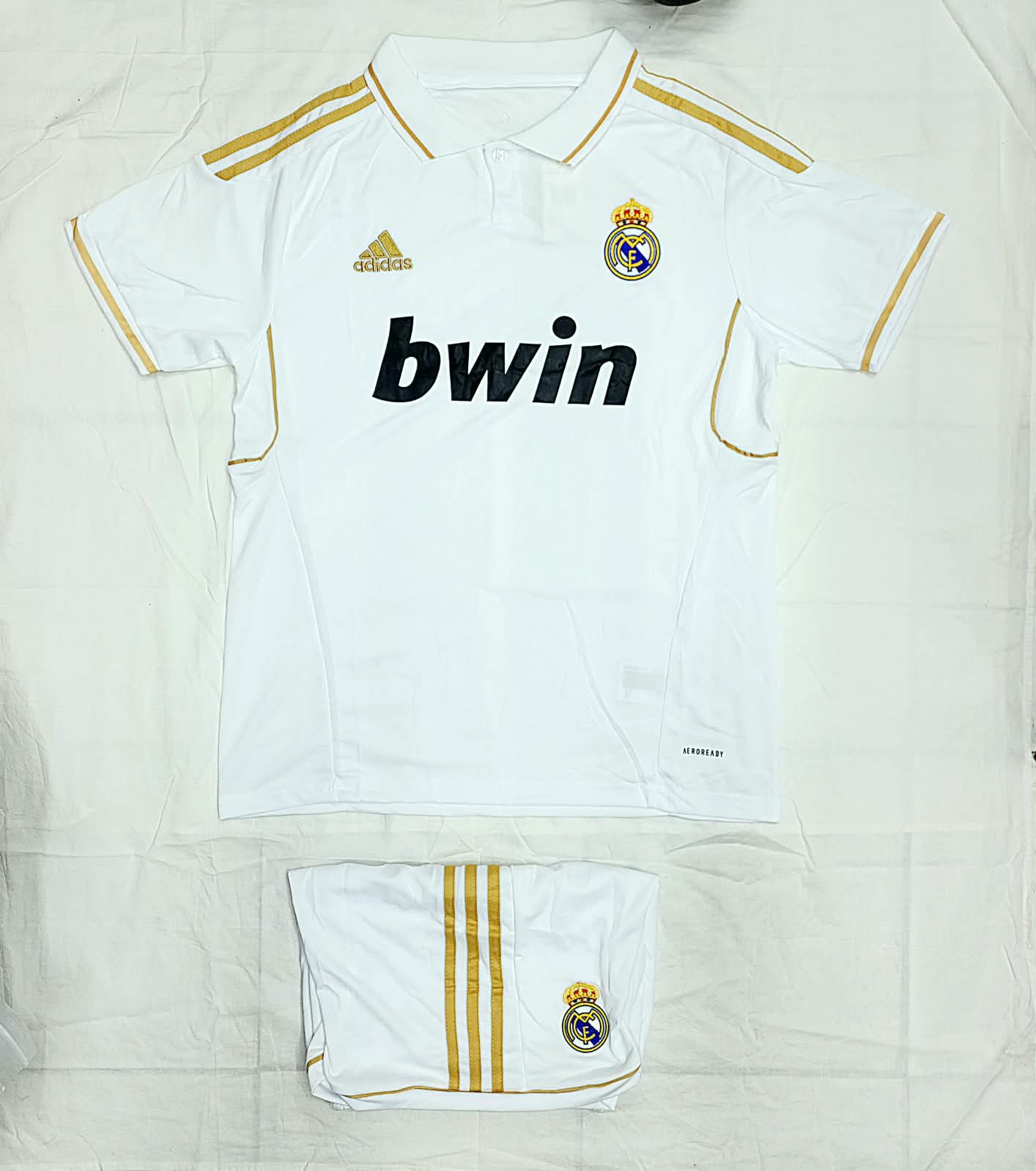 Real Madrid Home 2011 Set Version Football Jersey with Classic White Design